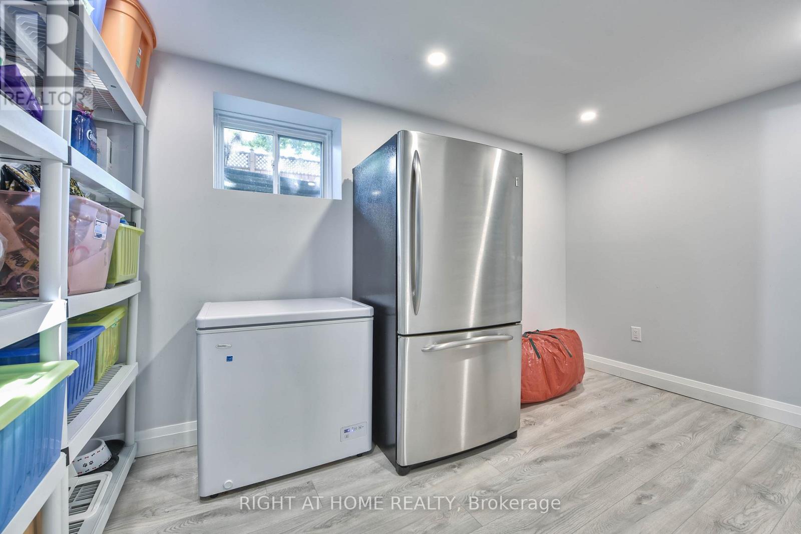 1517 Queensbury Crescent, Oakville, Ontario  L6H 4G6 - Photo 39 - W12579004