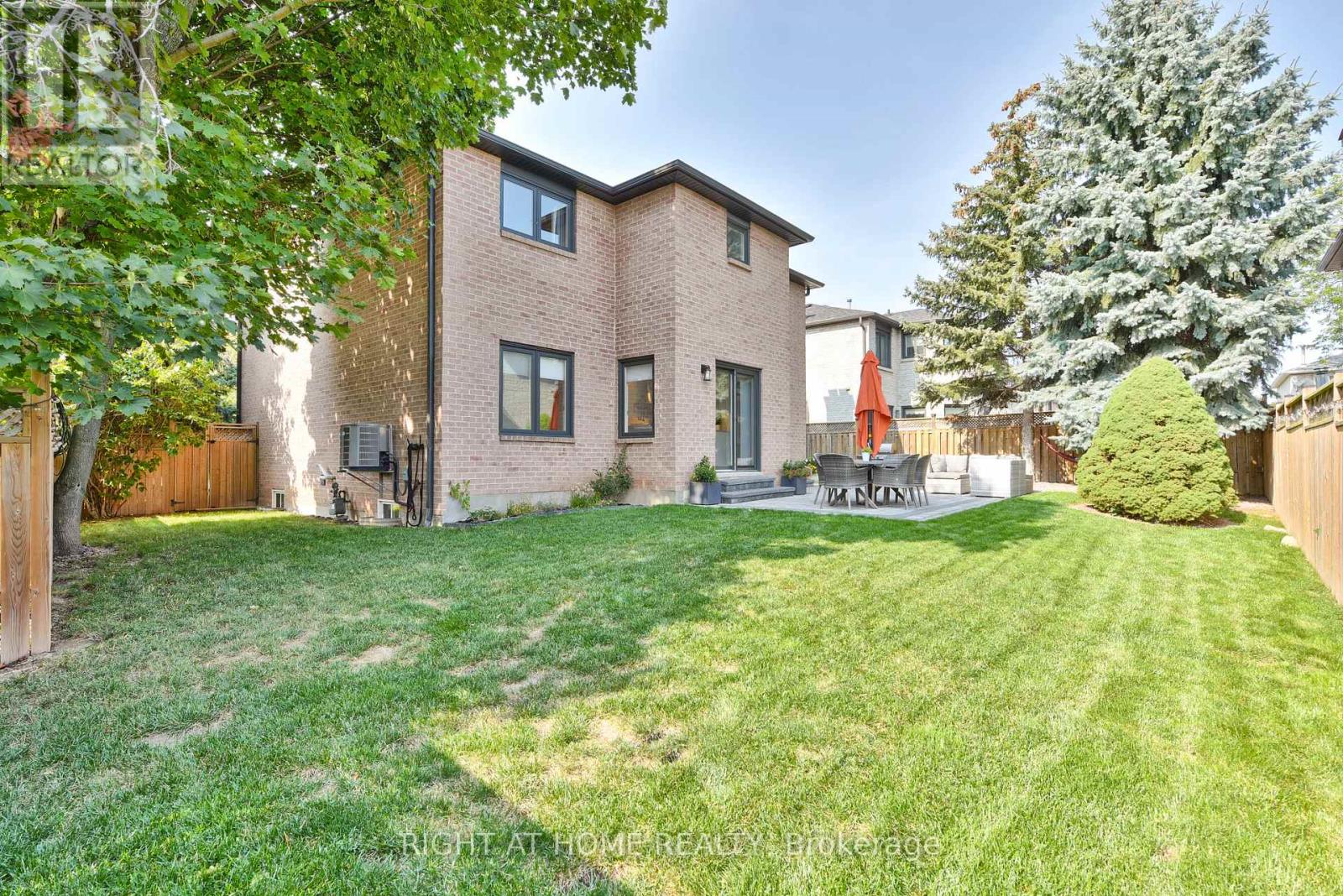 1517 Queensbury Crescent, Oakville, Ontario  L6H 4G6 - Photo 42 - W12579004