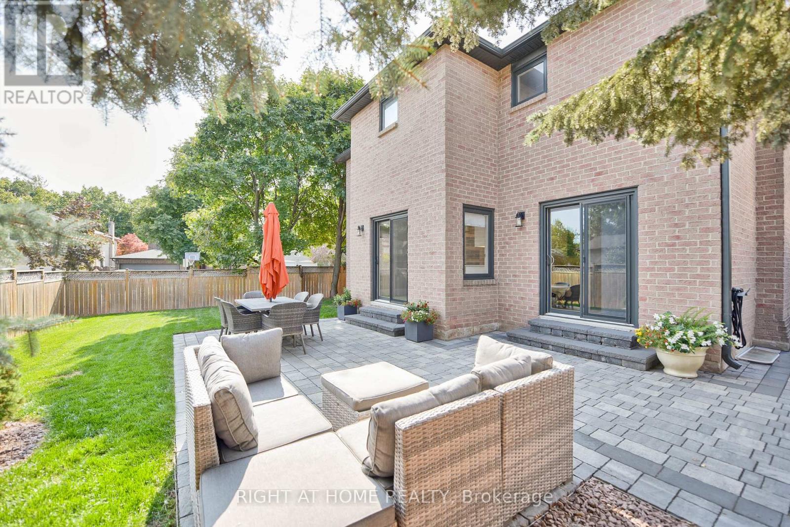 1517 Queensbury Crescent, Oakville, Ontario  L6H 4G6 - Photo 44 - W12579004