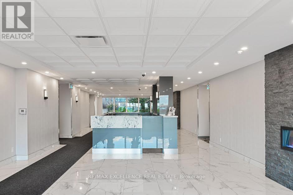 1913 - 115 Hillcrest Avenue, Mississauga, Ontario  L5B 3Y9 - Photo 2 - W12579060