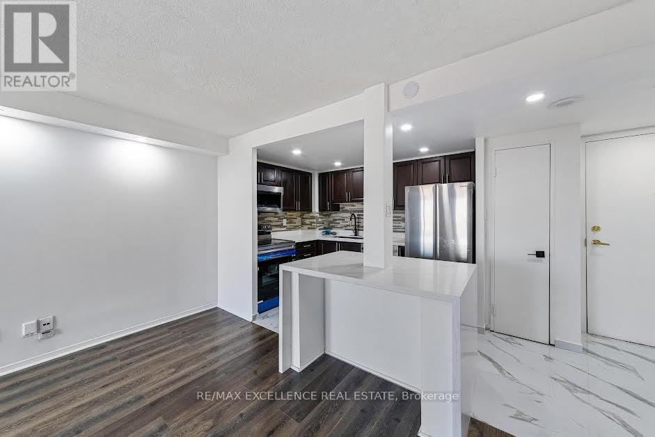 1913 - 115 Hillcrest Avenue, Mississauga, Ontario  L5B 3Y9 - Photo 5 - W12579060