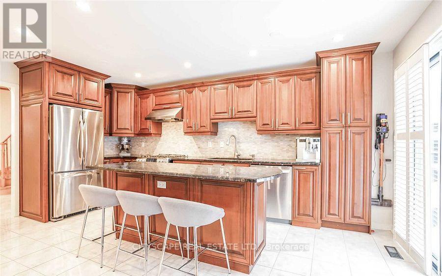 Upper - 3968 Foxwood Avenue, Mississauga, Ontario  L5N 7V4 - Photo 2 - W12579062