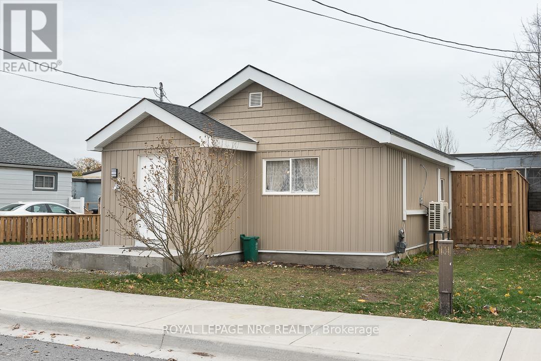 84 Idylewylde Place, Fort Erie, Ontario  L2A 2L1 - Photo 1 - X12579204