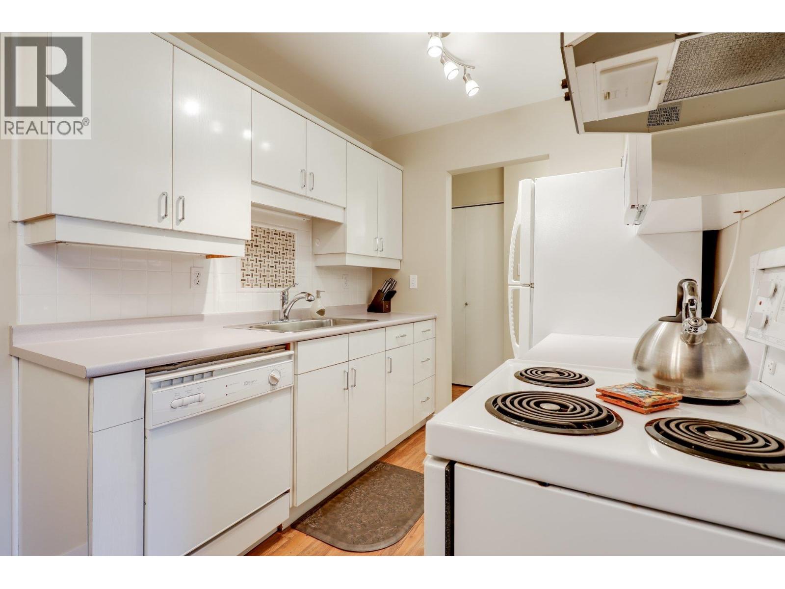 302 330 E 1st Street, North Vancouver, British Columbia  V7L 1B5 - Photo 13 - R3070292