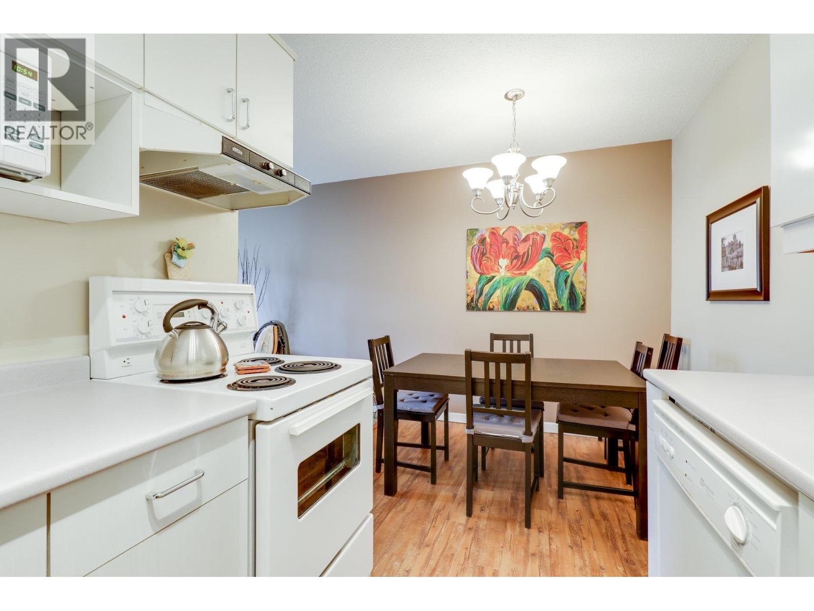 302 330 E 1st Street, North Vancouver, British Columbia  V7L 1B5 - Photo 3 - R3070292