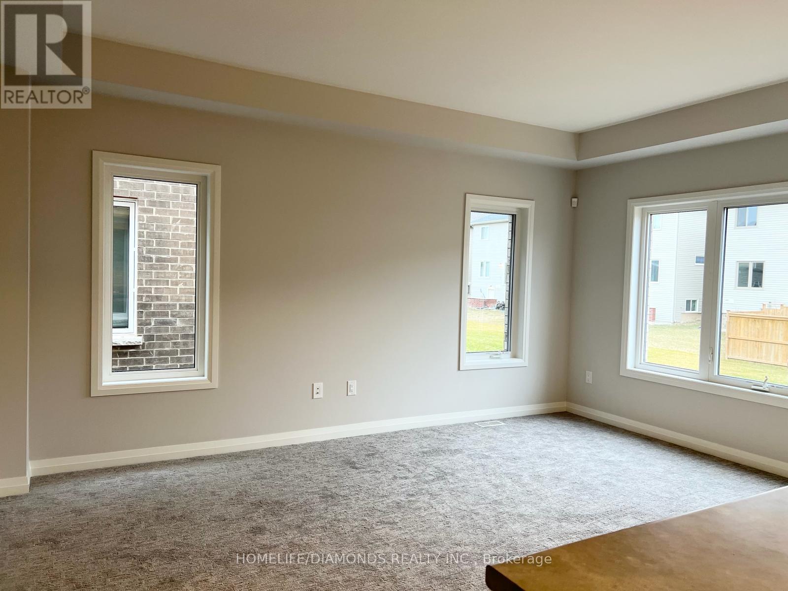 121 Alicia Crescent, Thorold, Ontario  L0S 1K0 - Photo 3 - X12579020