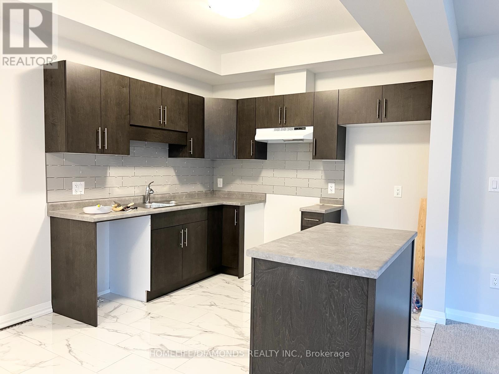 121 Alicia Crescent, Thorold, Ontario  L0S 1K0 - Photo 5 - X12579020