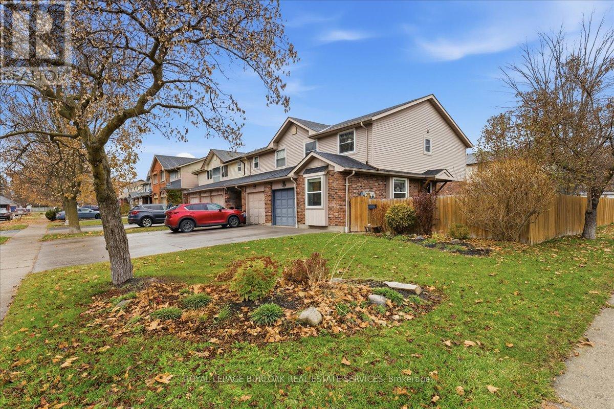 98 Grandridge Crescent, Guelph, Ontario  N1H 8G3 - Photo 2 - X12579114