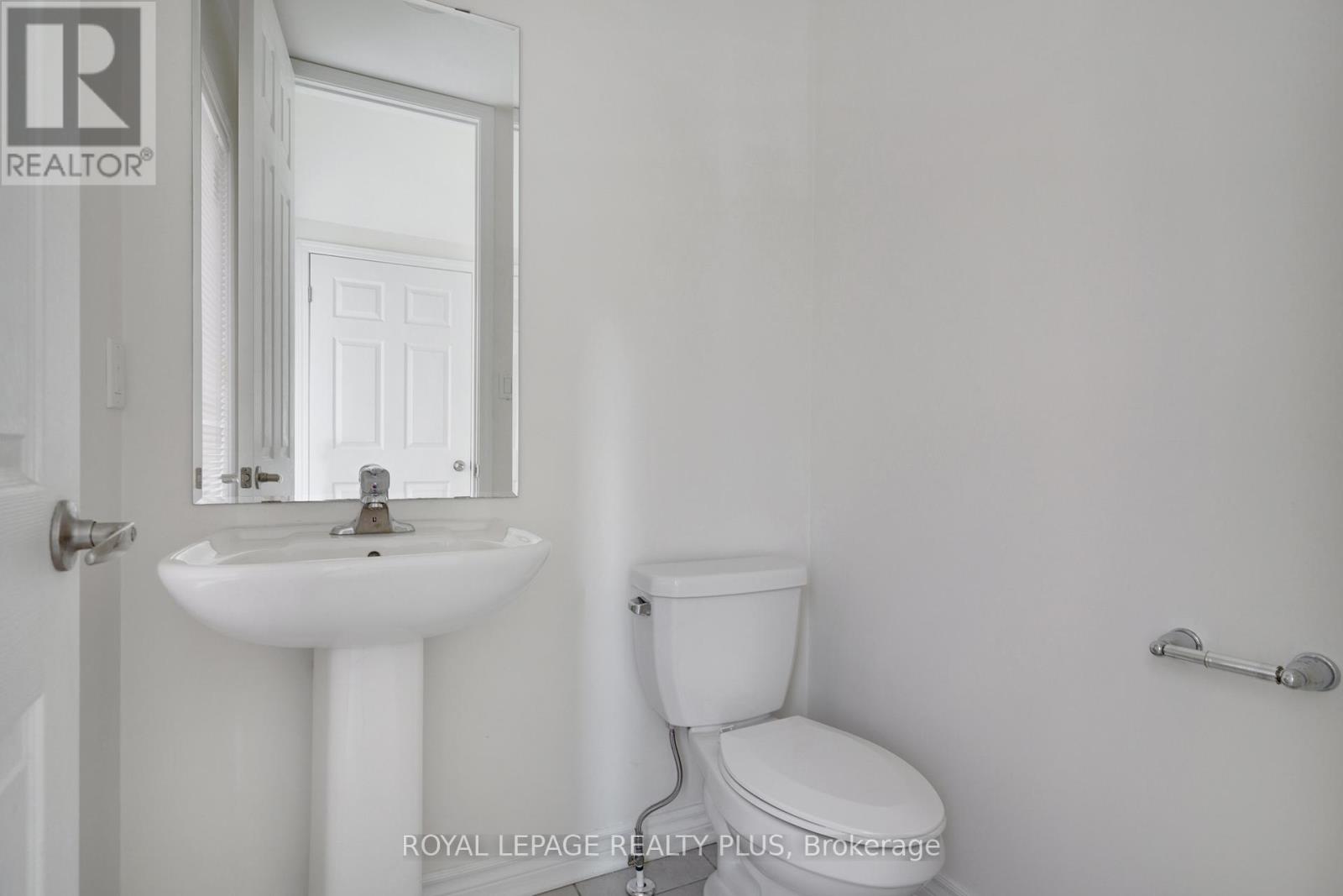 267 Grovehill Crescent, Kitchener, Ontario  N2R 0K8 - Photo 10 - X12579116