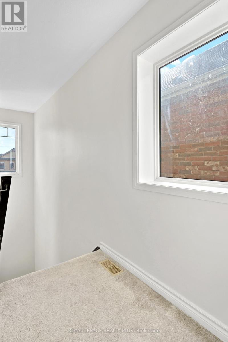 267 Grovehill Crescent, Kitchener, Ontario  N2R 0K8 - Photo 22 - X12579116