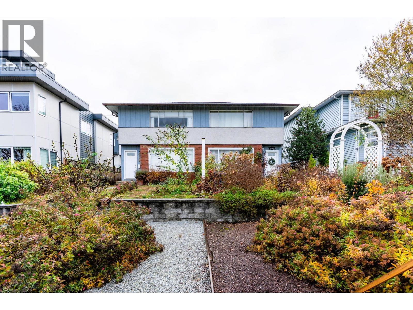 226-228 W 5th Street, North Vancouver, British Columbia  V7M 1K1 - Photo 3 - R3070180