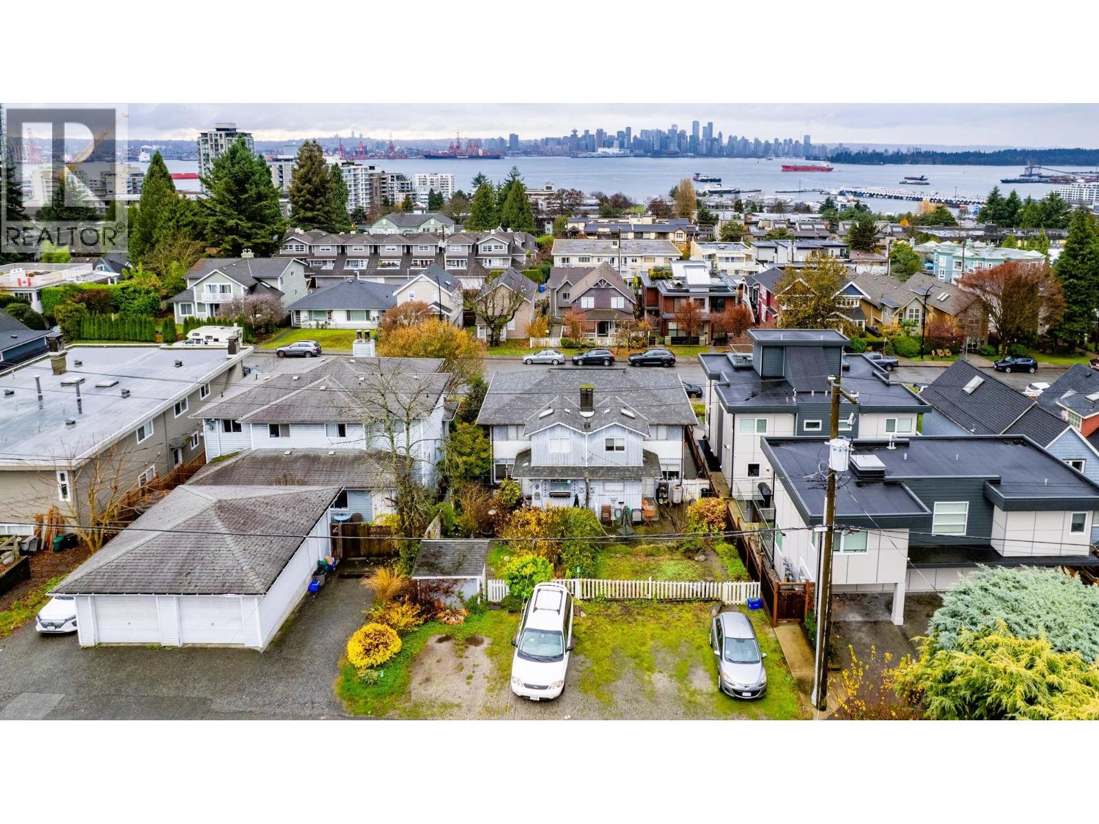 226-228 W 5th Street, North Vancouver, British Columbia  V7M 1K1 - Photo 2 - R3070180