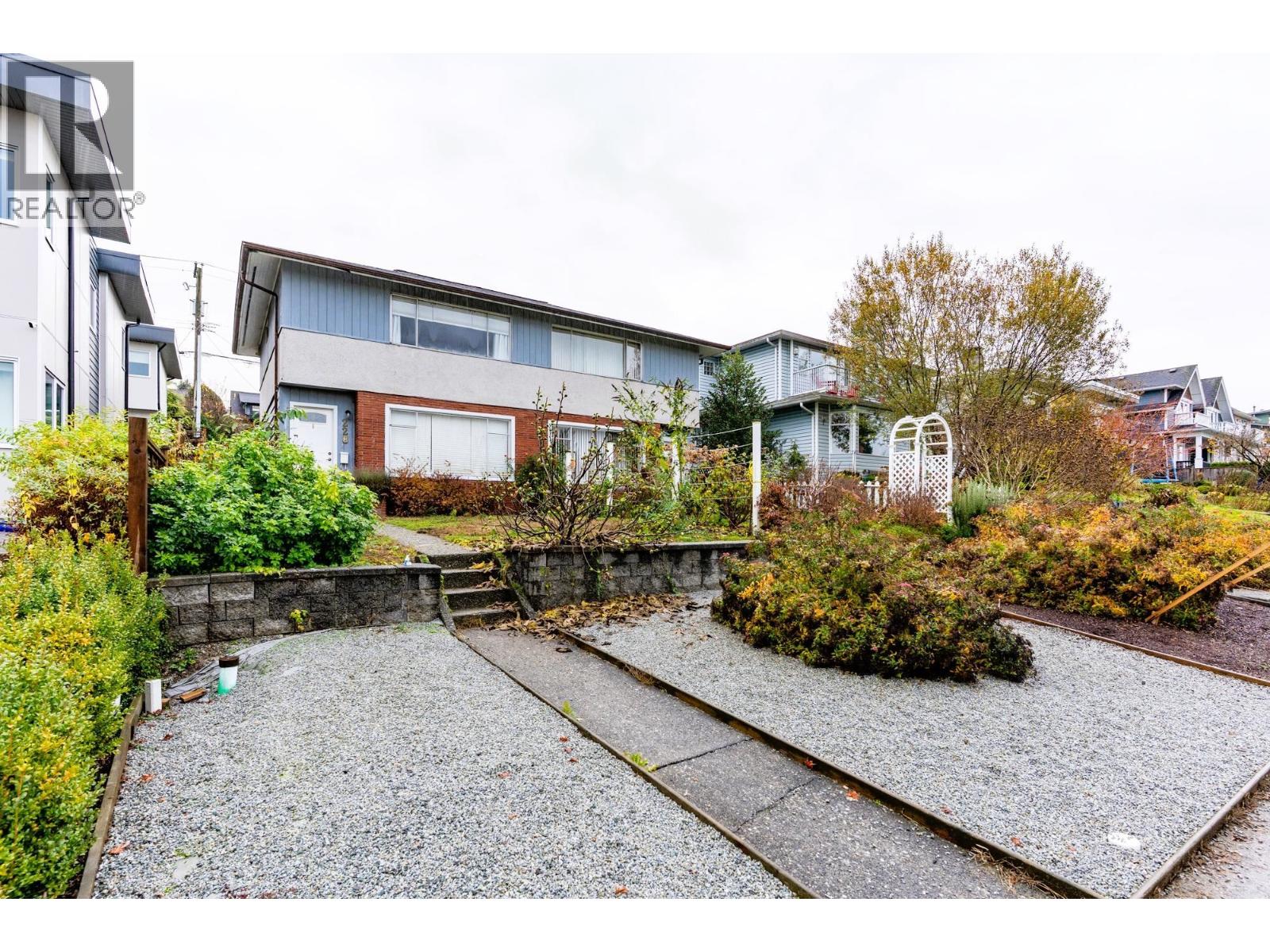 226-228 W 5th Street, North Vancouver, British Columbia  V7M 1K1 - Photo 4 - R3070180