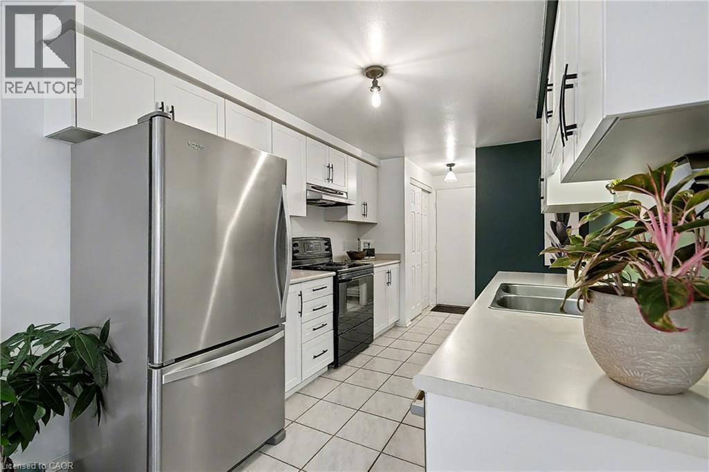 38 Catalina Court, Kitchener, Ontario  N2M 5L9 - Photo 9 - 40790209