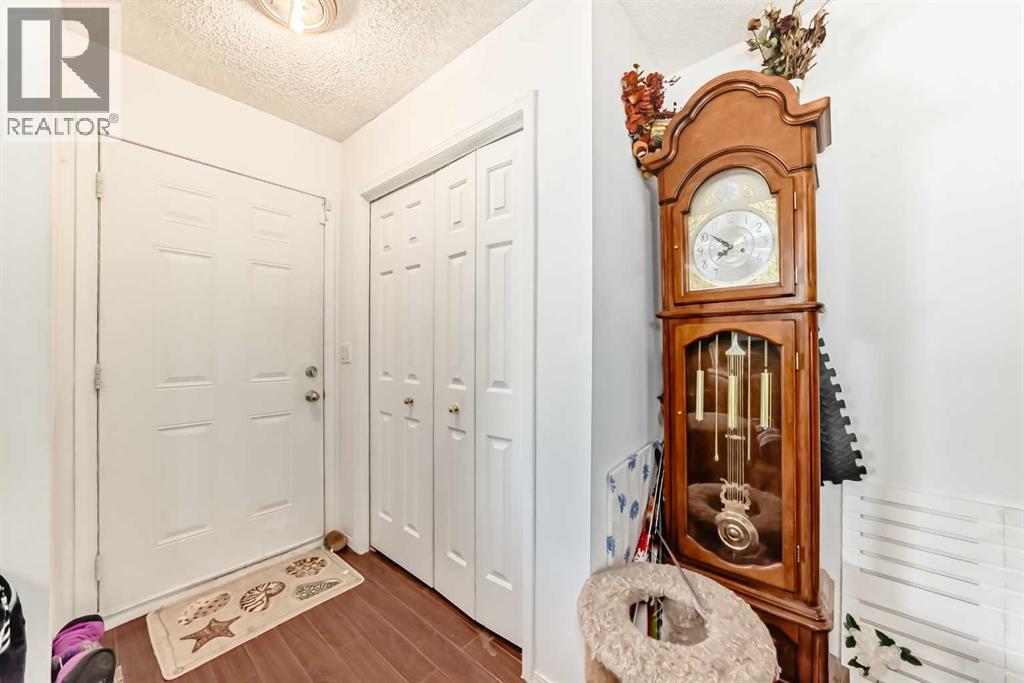 5611 Temple Drive Ne, Calgary, Alberta  T1Y 3R7 - Photo 2 - A2263006