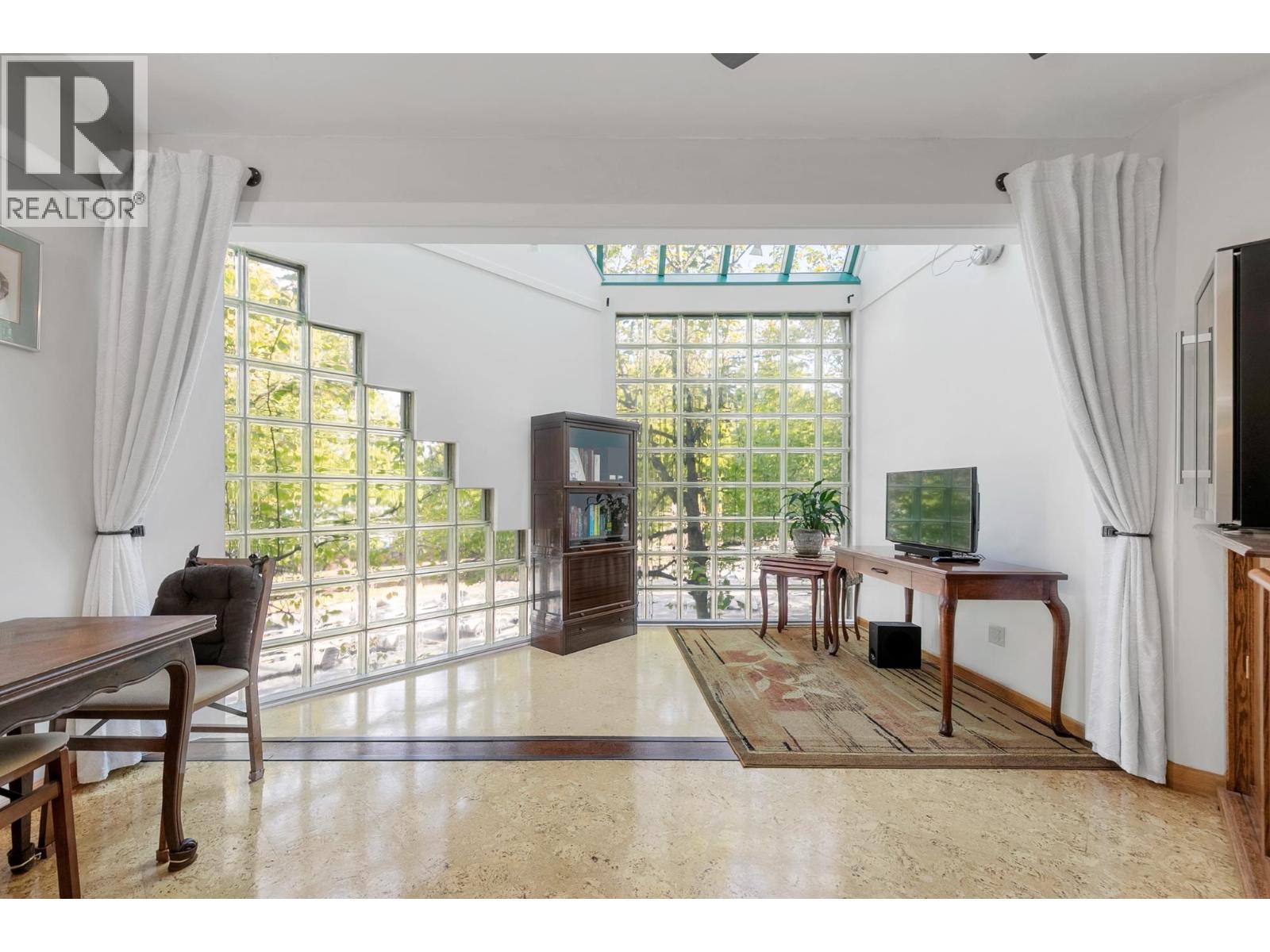 2217 Oak Street, Vancouver, British Columbia  V6H 3W6 - Photo 1 - R3070277