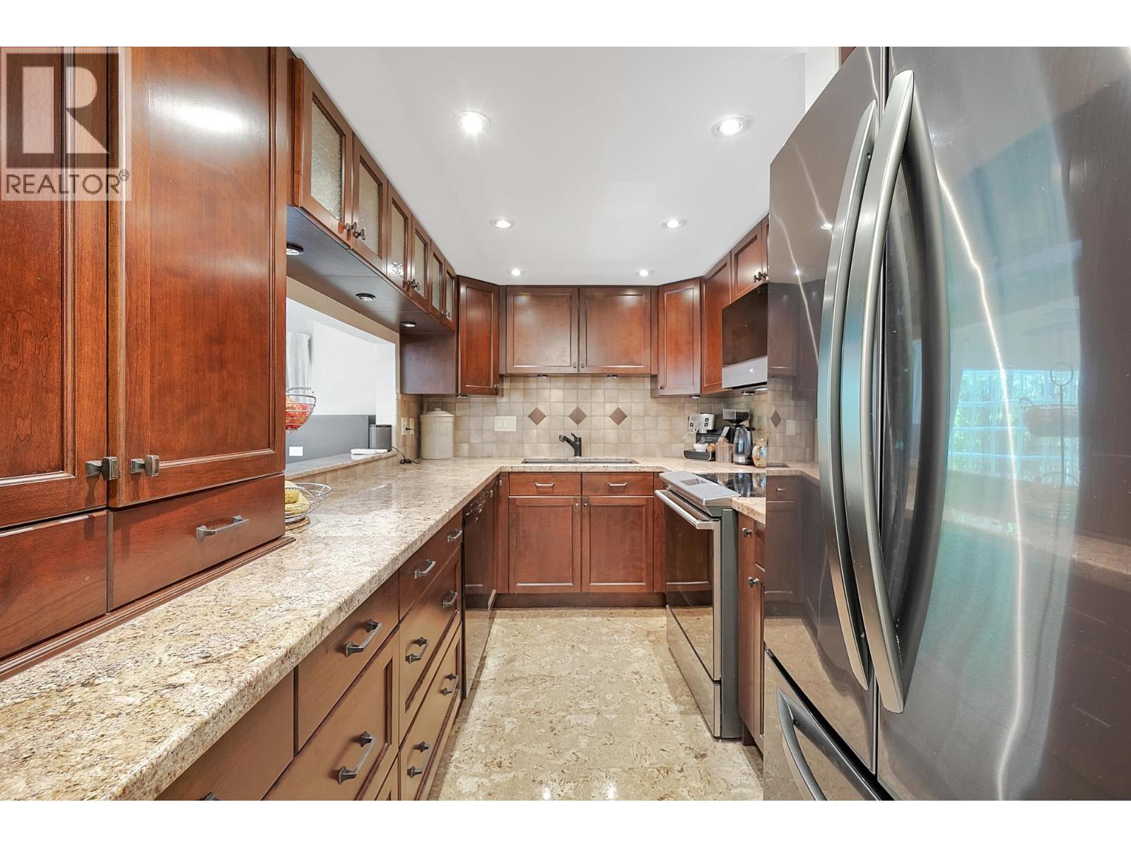 2217 Oak Street, Vancouver, British Columbia  V6H 3W6 - Photo 2 - R3070277