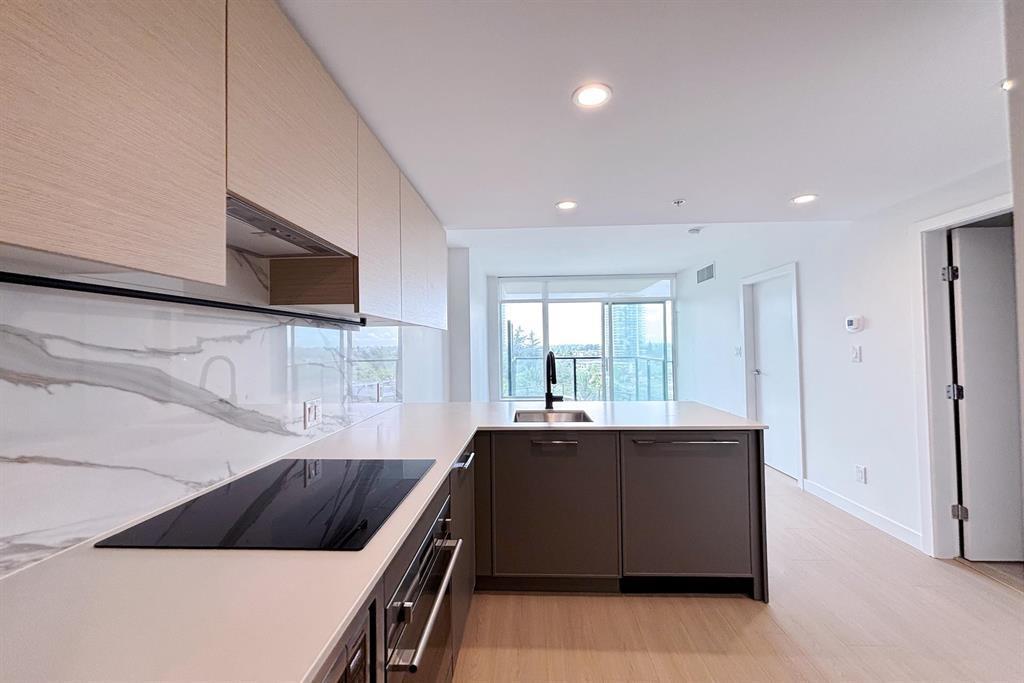 502 13745 George Junction, Surrey, British Columbia  V3T 0V8 - Photo 1 - R3070325