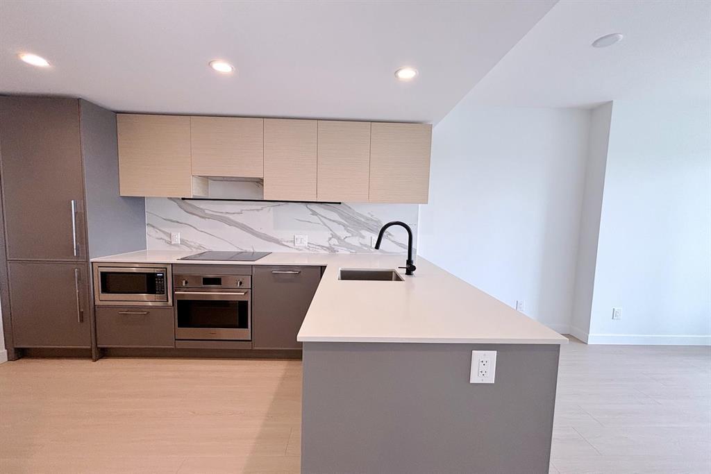 502 13745 George Junction, Surrey, British Columbia  V3T 0V8 - Photo 5 - R3070325