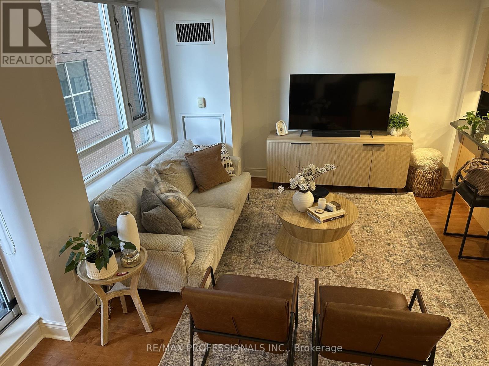 906 - 80 Cumberland Street, Toronto, Ontario  M5R 3V1 - Photo 2 - C12579148