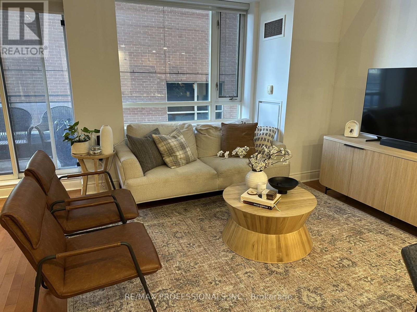 906 - 80 Cumberland Street, Toronto, Ontario  M5R 3V1 - Photo 3 - C12579148