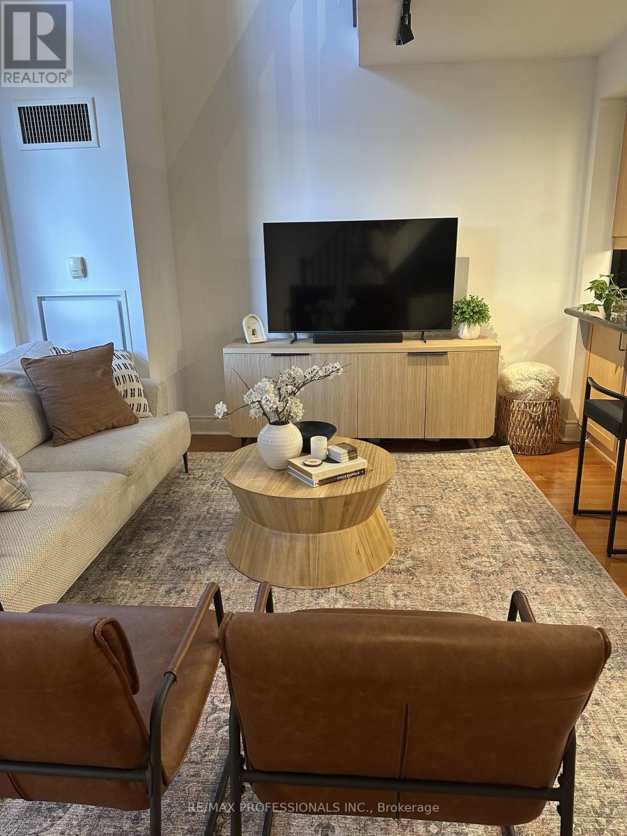 906 - 80 Cumberland Street, Toronto, Ontario  M5R 3V1 - Photo 5 - C12579148