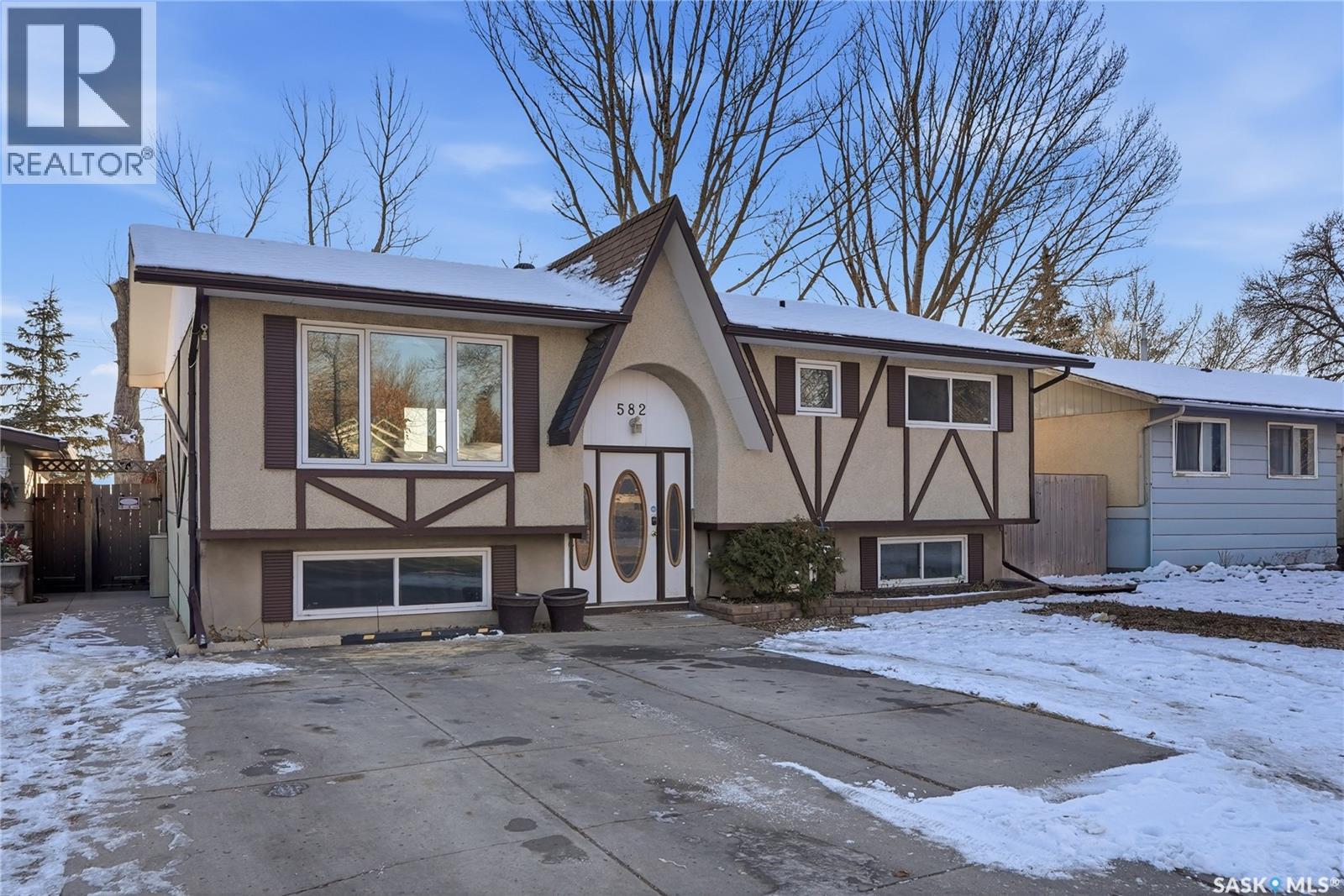 582 APPLEBY DRIVE, saskatoon, Saskatchewan