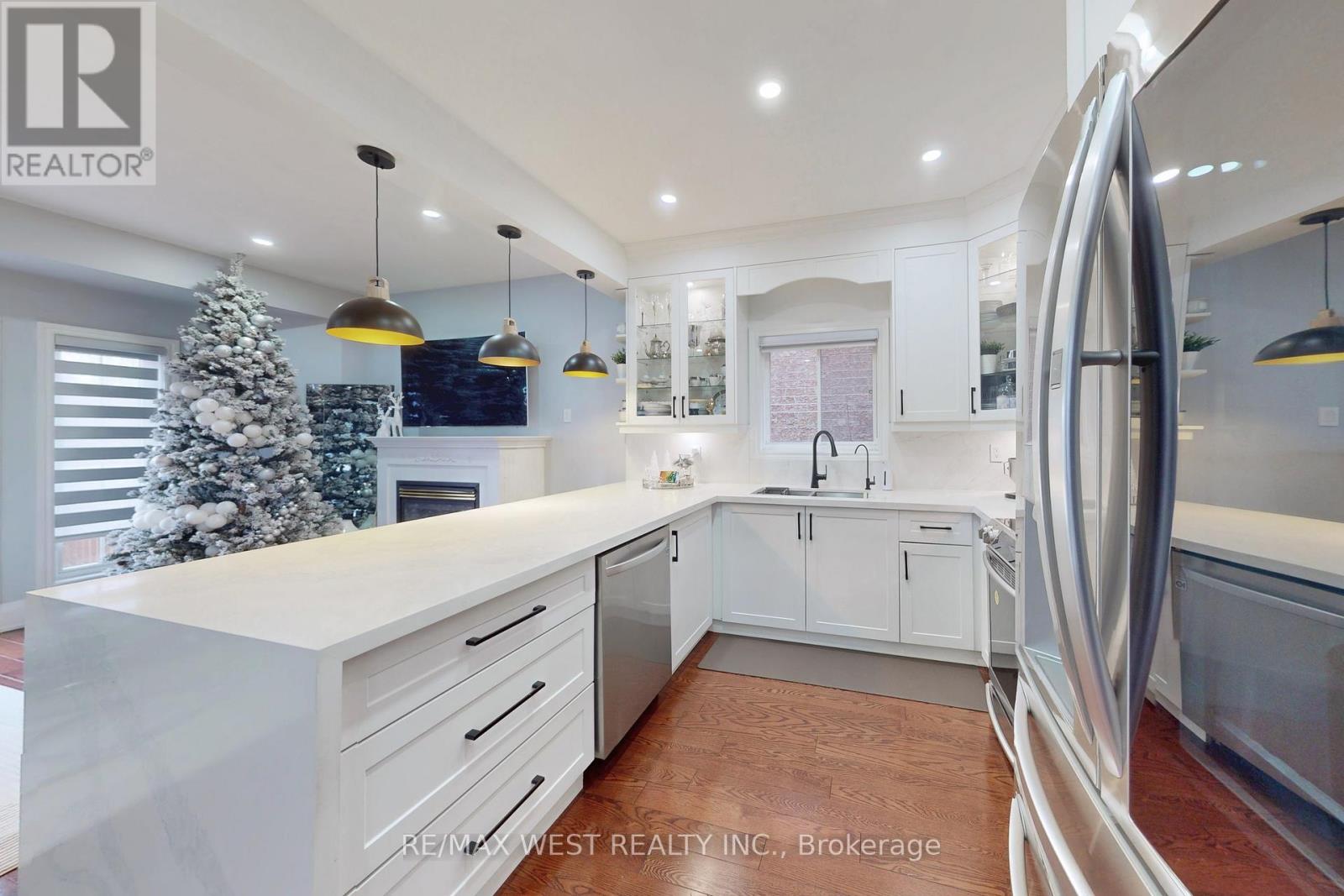 601 Sunbird Trail, Pickering, Ontario  L1X 2X7 - Photo 14 - E12579180