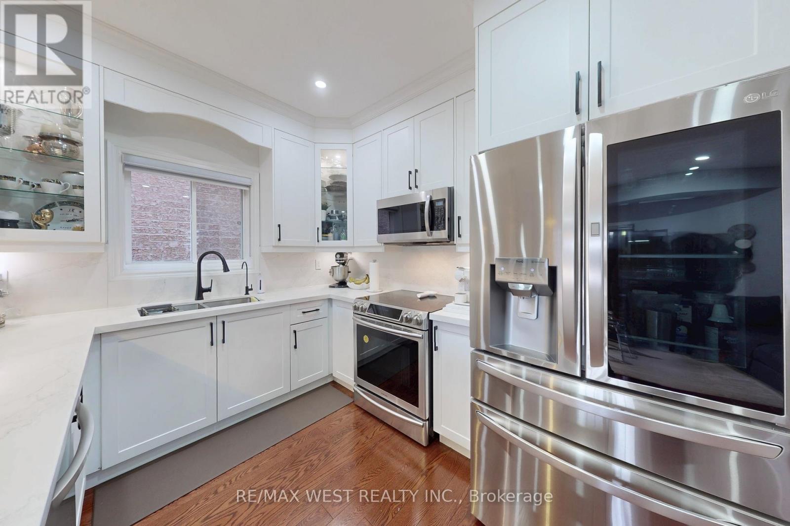 601 Sunbird Trail, Pickering, Ontario  L1X 2X7 - Photo 16 - E12579180