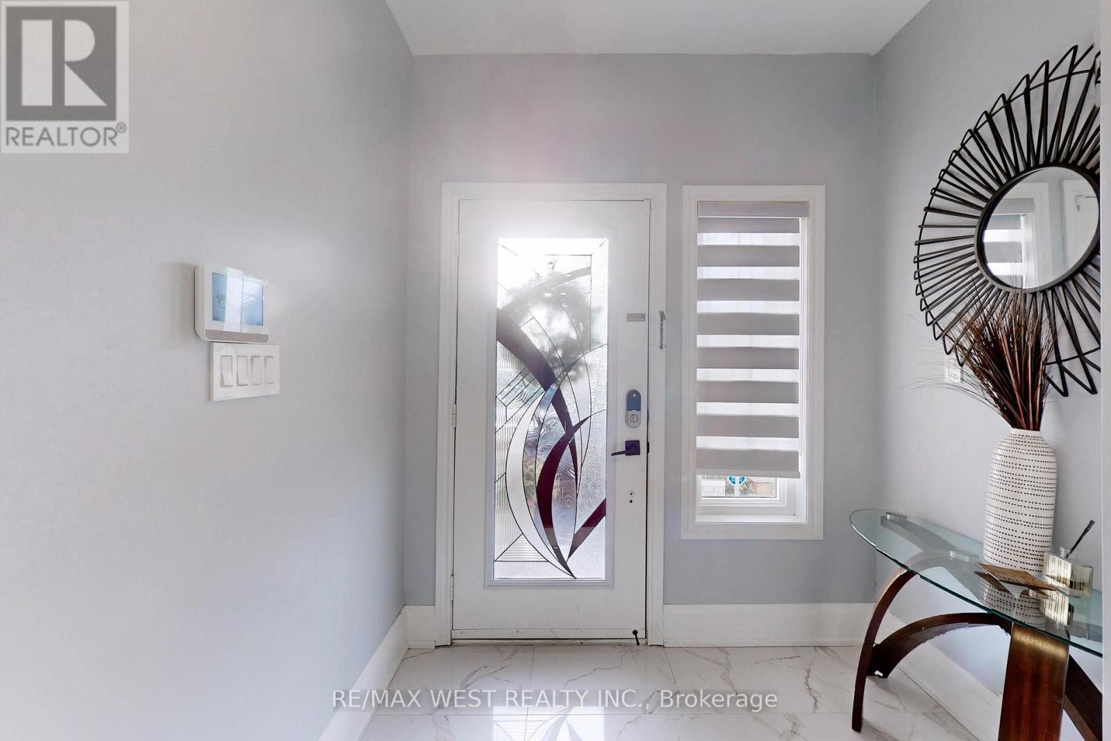 601 Sunbird Trail, Pickering, Ontario  L1X 2X7 - Photo 4 - E12579180