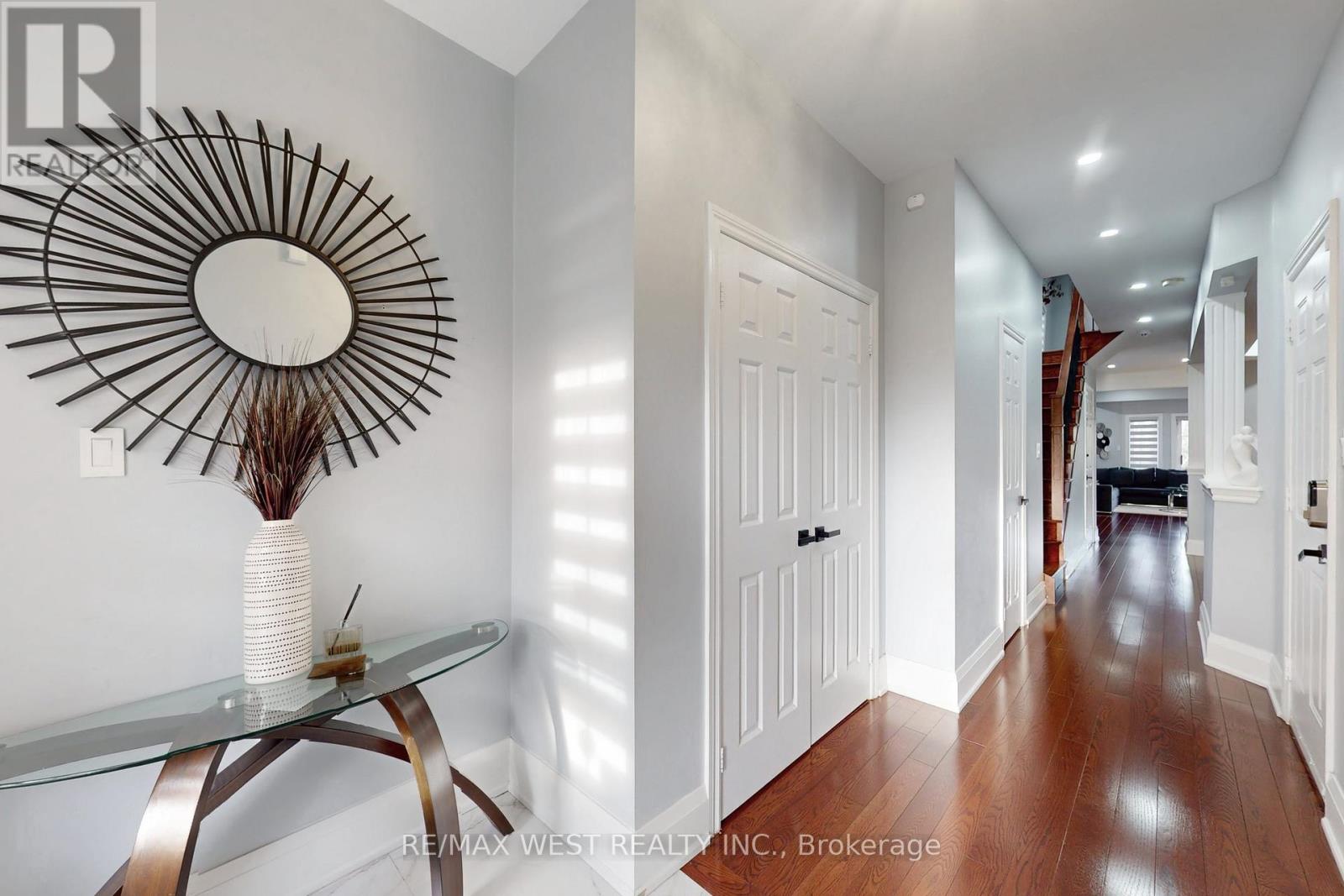 601 Sunbird Trail, Pickering, Ontario  L1X 2X7 - Photo 5 - E12579180