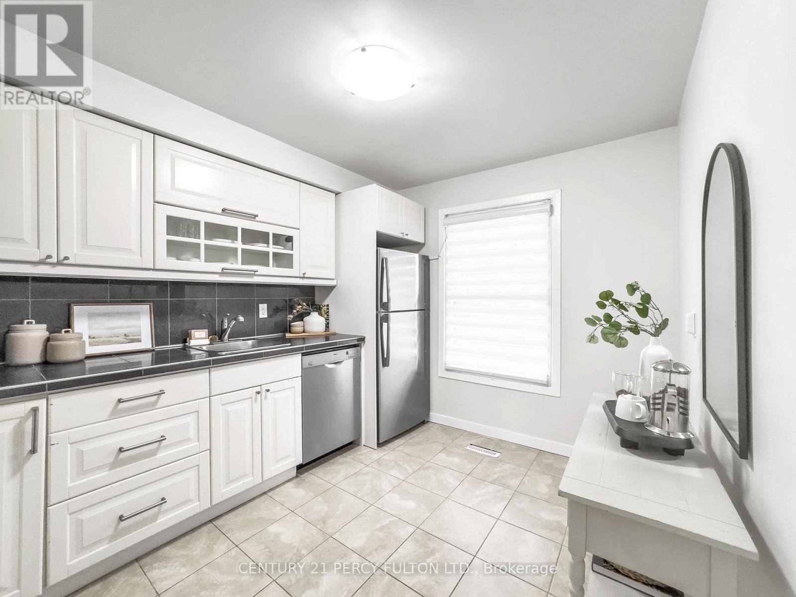 351 Pompano Court, Oshawa, Ontario  L1K 1M9 - Photo 14 - E12579200