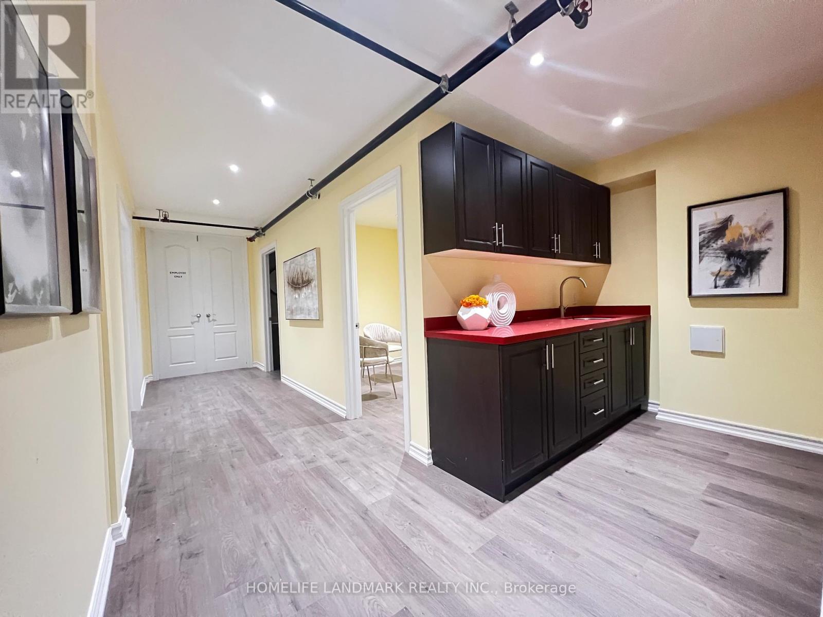 10 - 52 West Beaver Creek Road, Richmond Hill, Ontario  L4B 1L9 - Photo 6 - N12579164