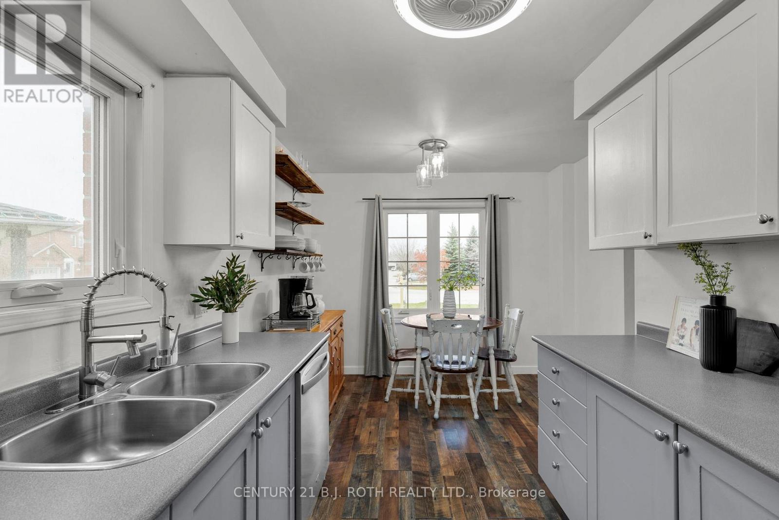 27 Golds Crescent, Barrie (Holly), Ontario  L4N 8R5 - Photo 9 - S12579218