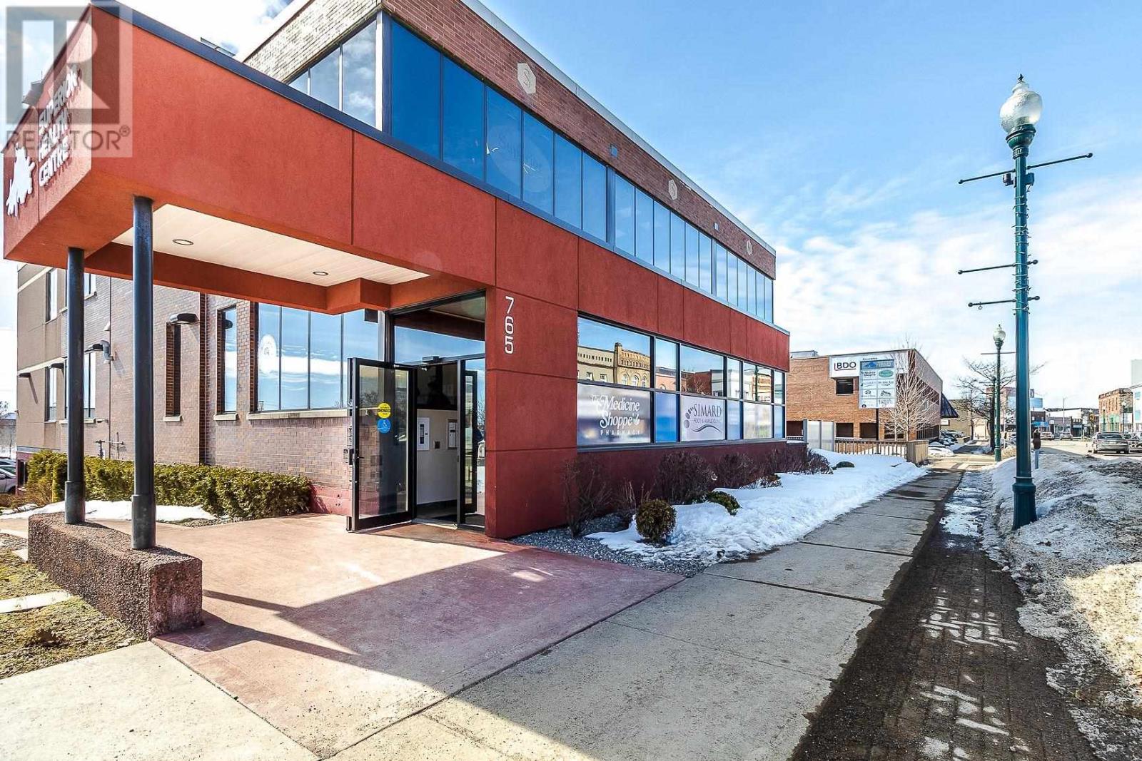 765 Queen St, Sault Ste. Marie, Ontario  P6A 2A8 - Photo 2 - SM252362