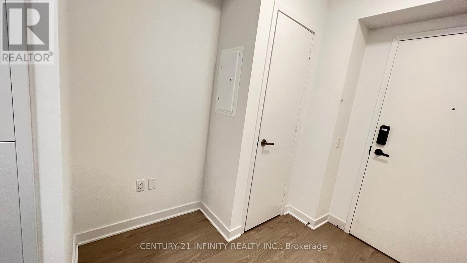 5007 - 3900 Confederation Parkway, Mississauga, Ontario  L5B 0M3 - Photo 6 - W12579260