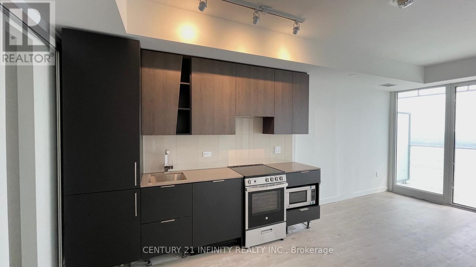 5007 - 3900 Confederation Parkway, Mississauga, Ontario  L5B 0M3 - Photo 8 - W12579260