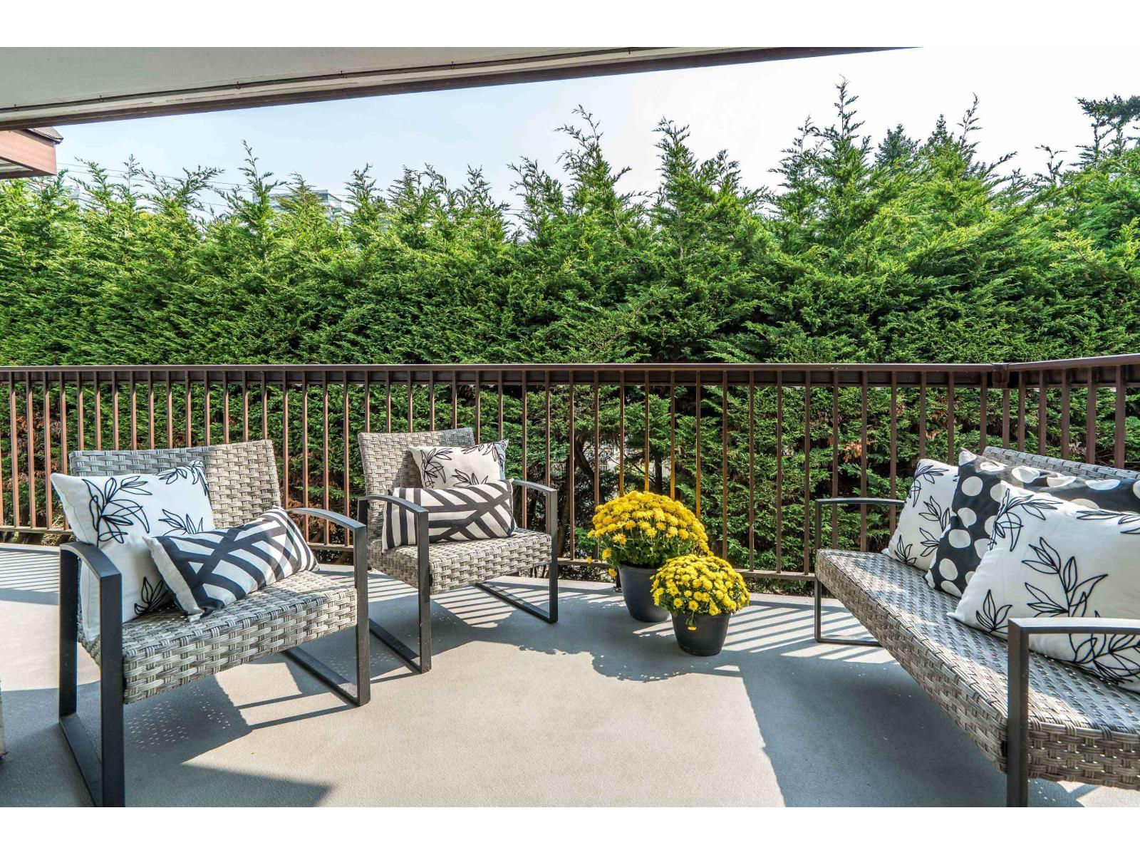 303 1360 Martin Street, White Rock, British Columbia  V4B 3W5 - Photo 3 - R3065150