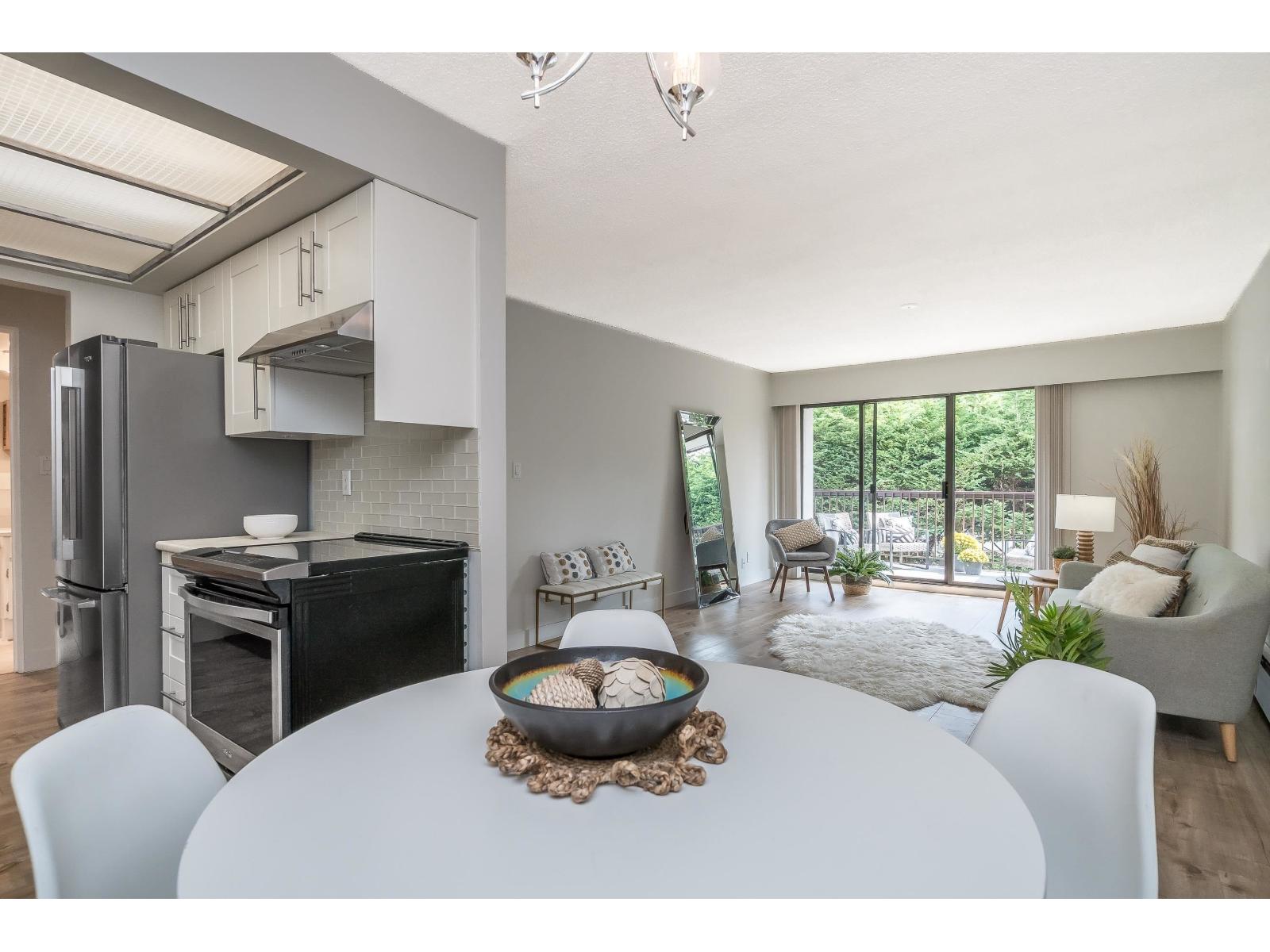 303 1360 Martin Street, White Rock, British Columbia  V4B 3W5 - Photo 4 - R3065150