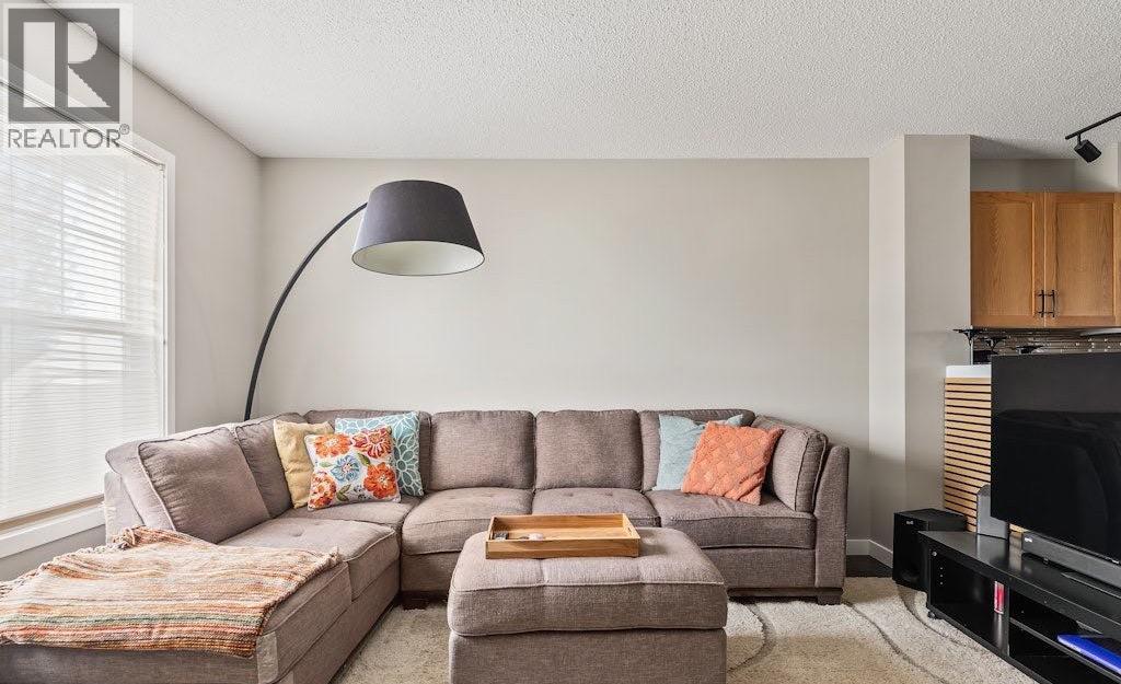 149 Elgin Gardens Se, Calgary, Alberta  T2Z 4T6 - Photo 7 - A2261941