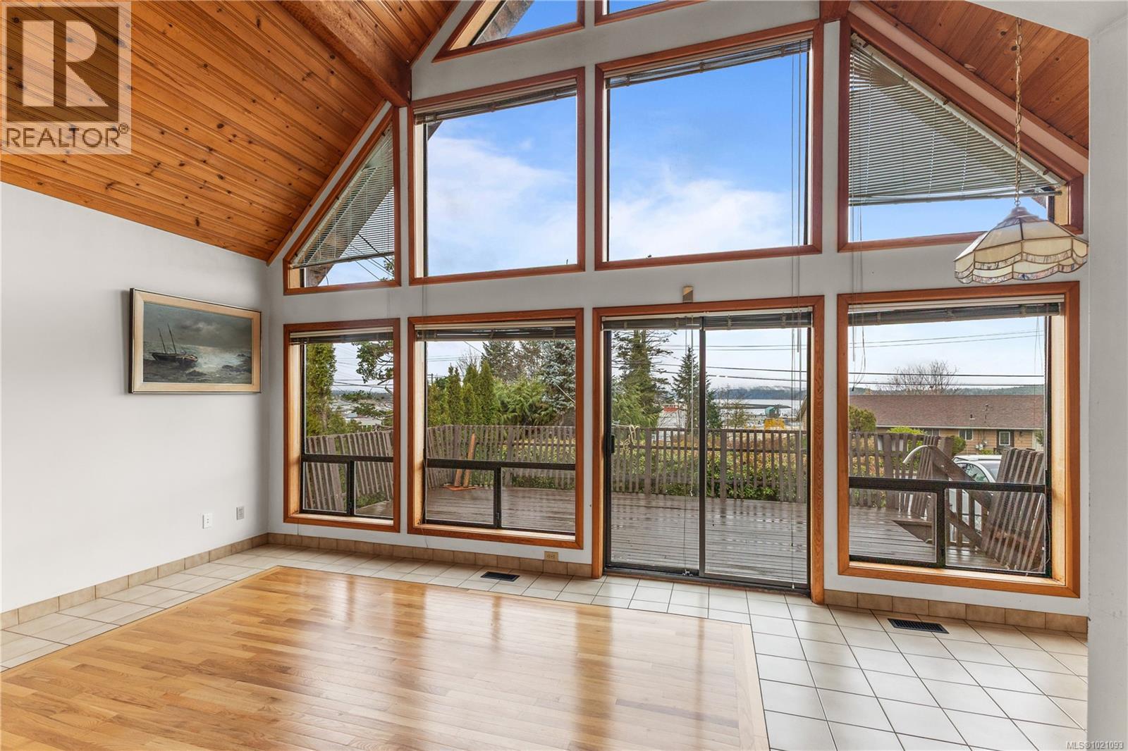 137 9th Ave, Campbell River, British Columbia V9W 4B3 - Photo 3 - 1021093