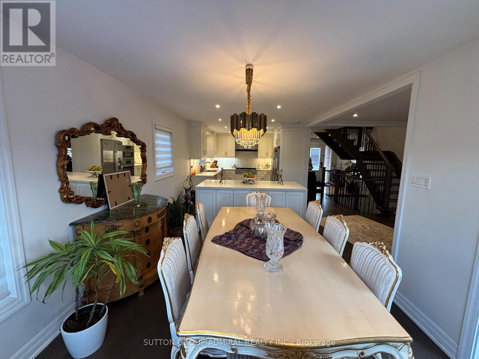 98 Golf Links Drive, Aurora, Ontario  L4G 3V3 - Photo 7 - N12549514