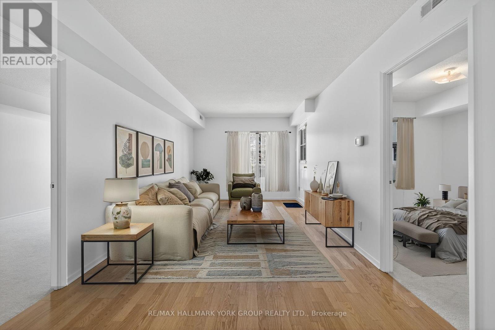 210 - 160 WELLINGTON STREET E, Aurora, Ontario