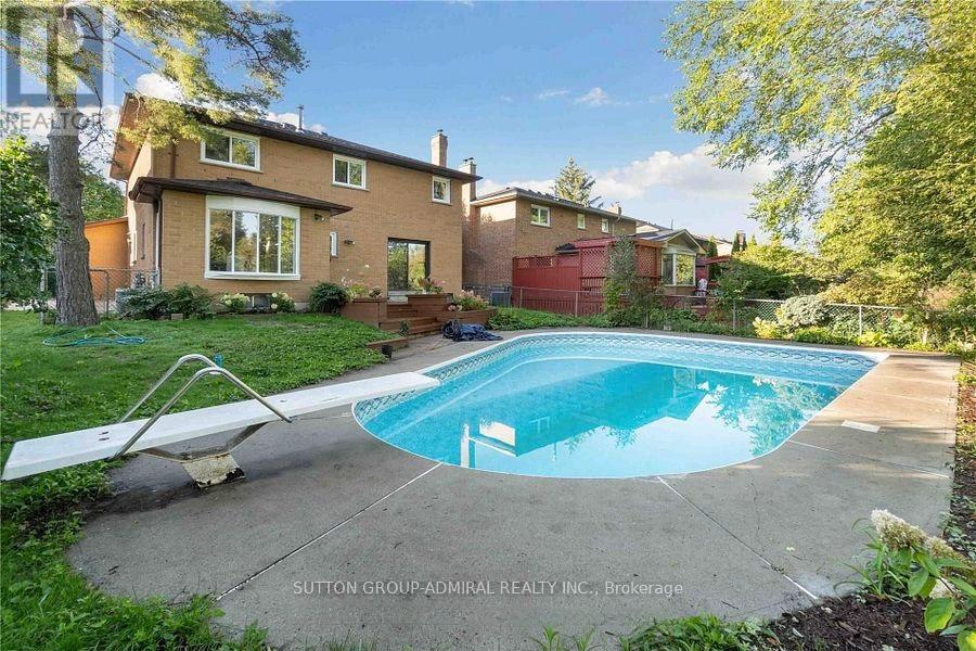 98 Golf Links Drive, Aurora, Ontario  L4G 3V3 - Photo 36 - N12549514