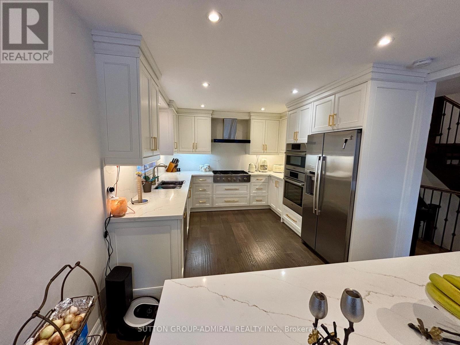 98 Golf Links Drive, Aurora, Ontario  L4G 3V3 - Photo 4 - N12549514