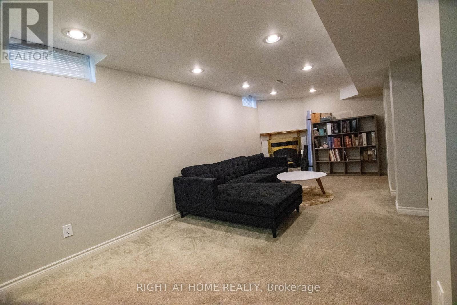 832 Leslie Valley Drive, Newmarket, Ontario  L3Y 7H3 - Photo 24 - N12569888