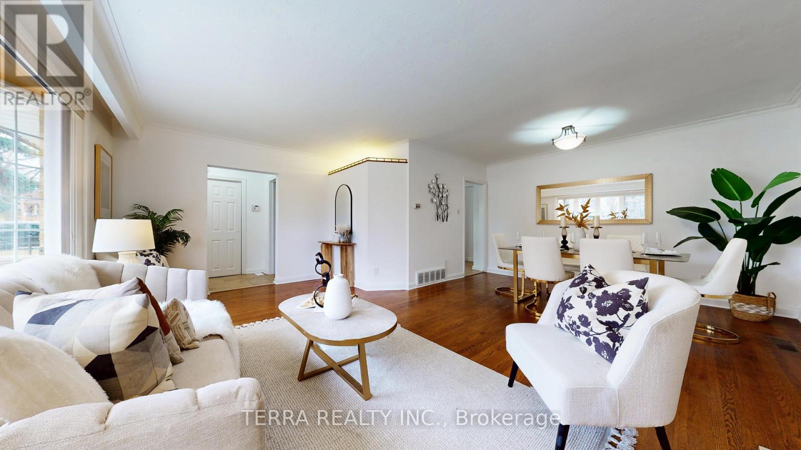 18 Hill Garden Road, Toronto, Ontario  M9P 1X9 - Photo 10 - W12579172