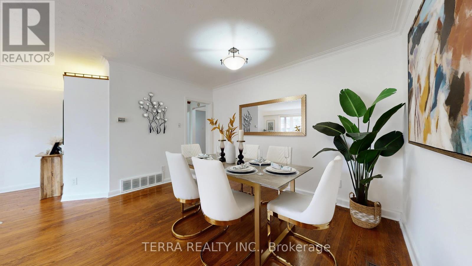 18 Hill Garden Road, Toronto, Ontario  M9P 1X9 - Photo 12 - W12579172