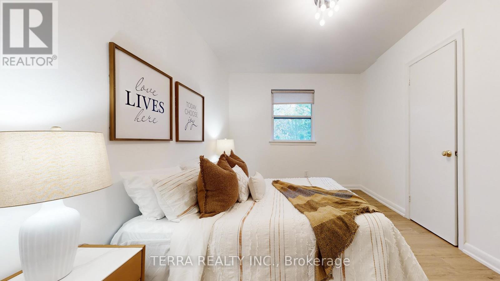 18 Hill Garden Road, Toronto, Ontario  M9P 1X9 - Photo 24 - W12579172