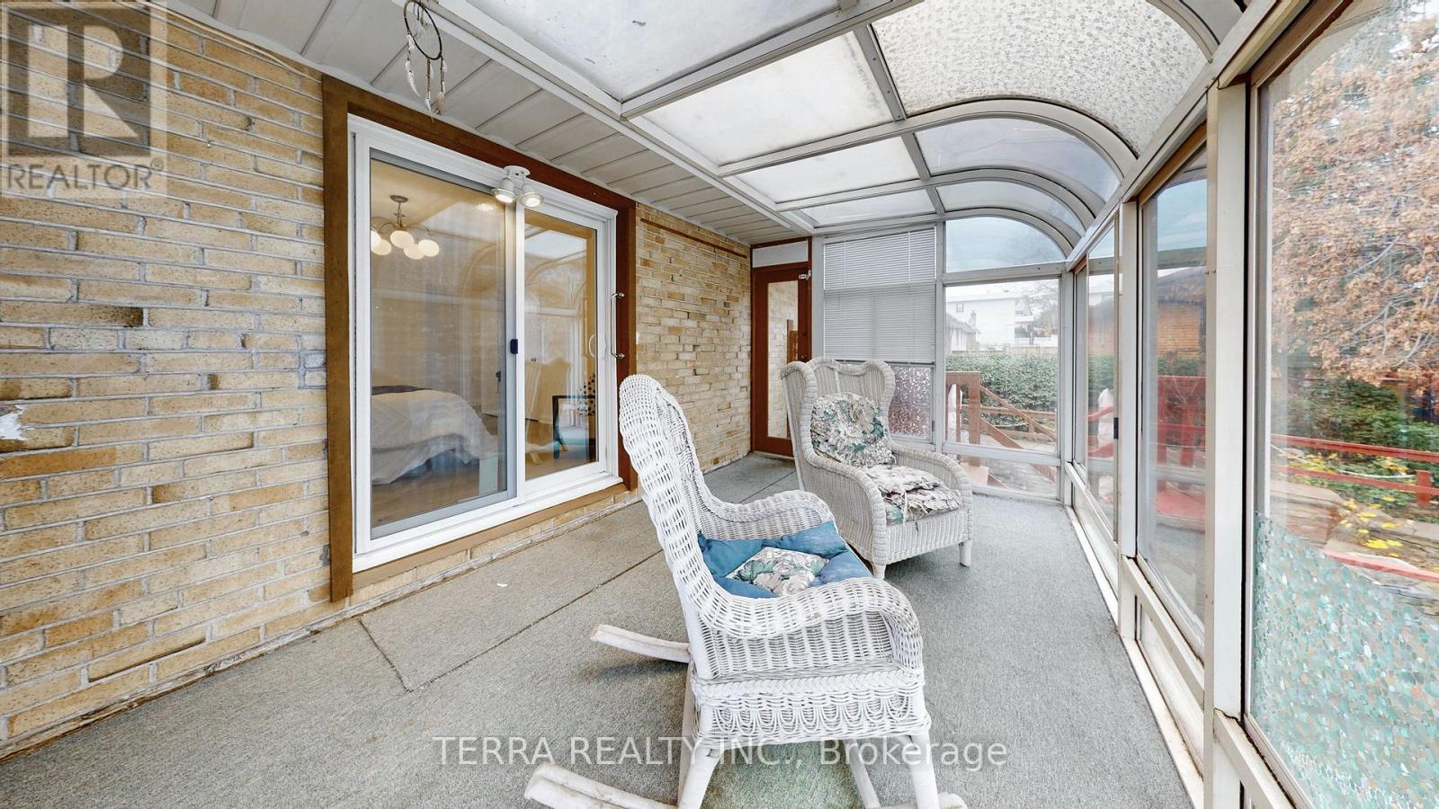 18 Hill Garden Road, Toronto, Ontario  M9P 1X9 - Photo 29 - W12579172